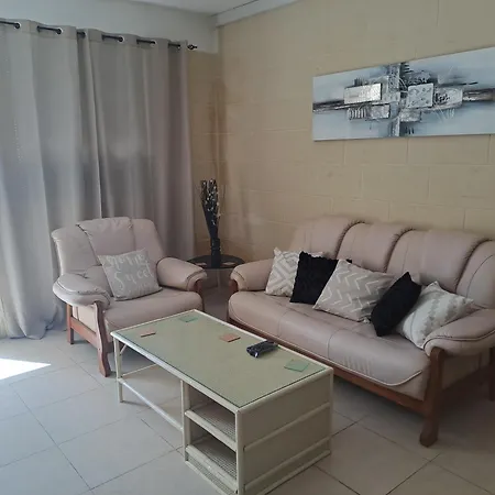 Gozo, 2 Bedroom With Communal Pool דירה *