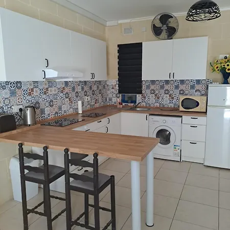 Gozo, 2 Bedroom With Communal Pool Appartement Għajnsielem