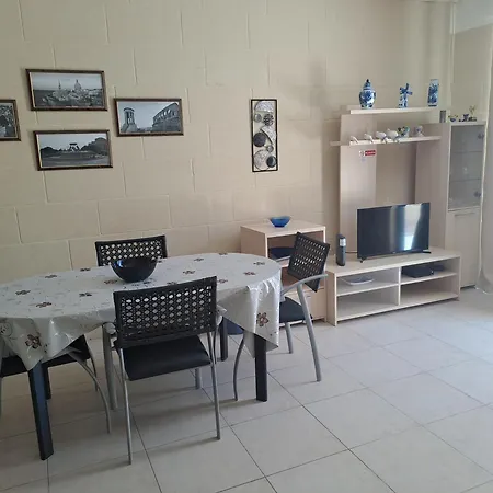 Gozo, 2 Bedroom With Communal Pool Għajnsielem